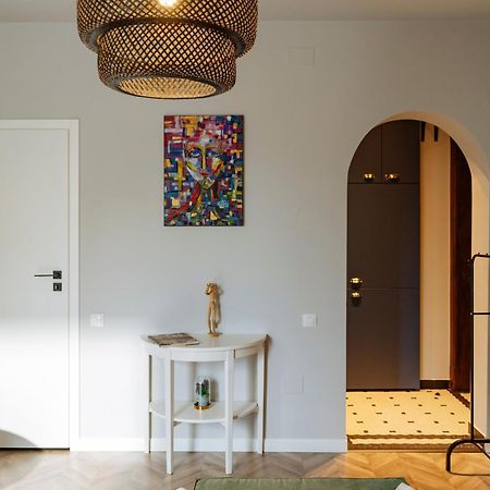 Petite Maison Sur Le Boulevard บูคาเรสต์ ภายนอก รูปภาพ