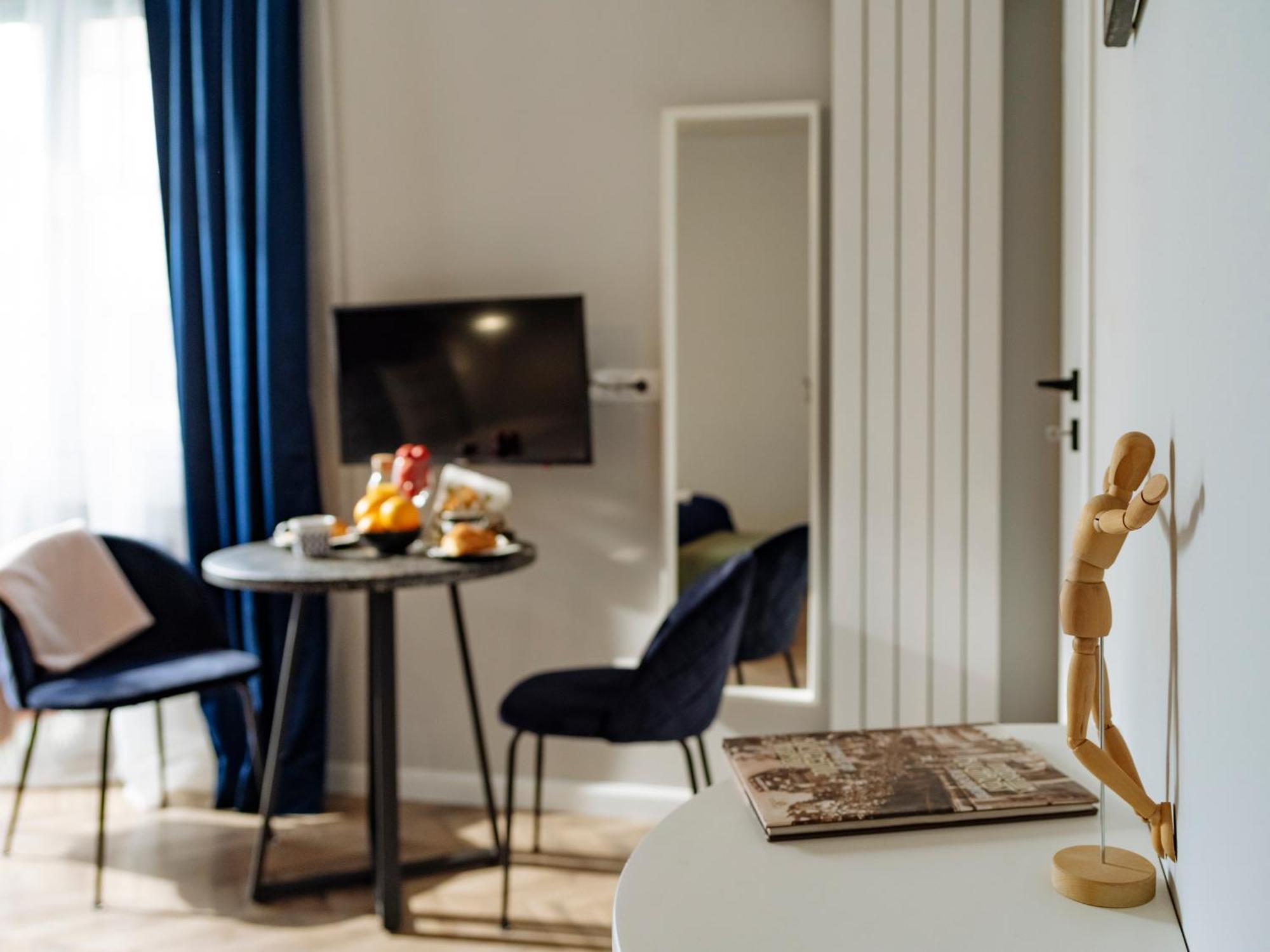 Petite Maison Sur Le Boulevard บูคาเรสต์ ภายนอก รูปภาพ