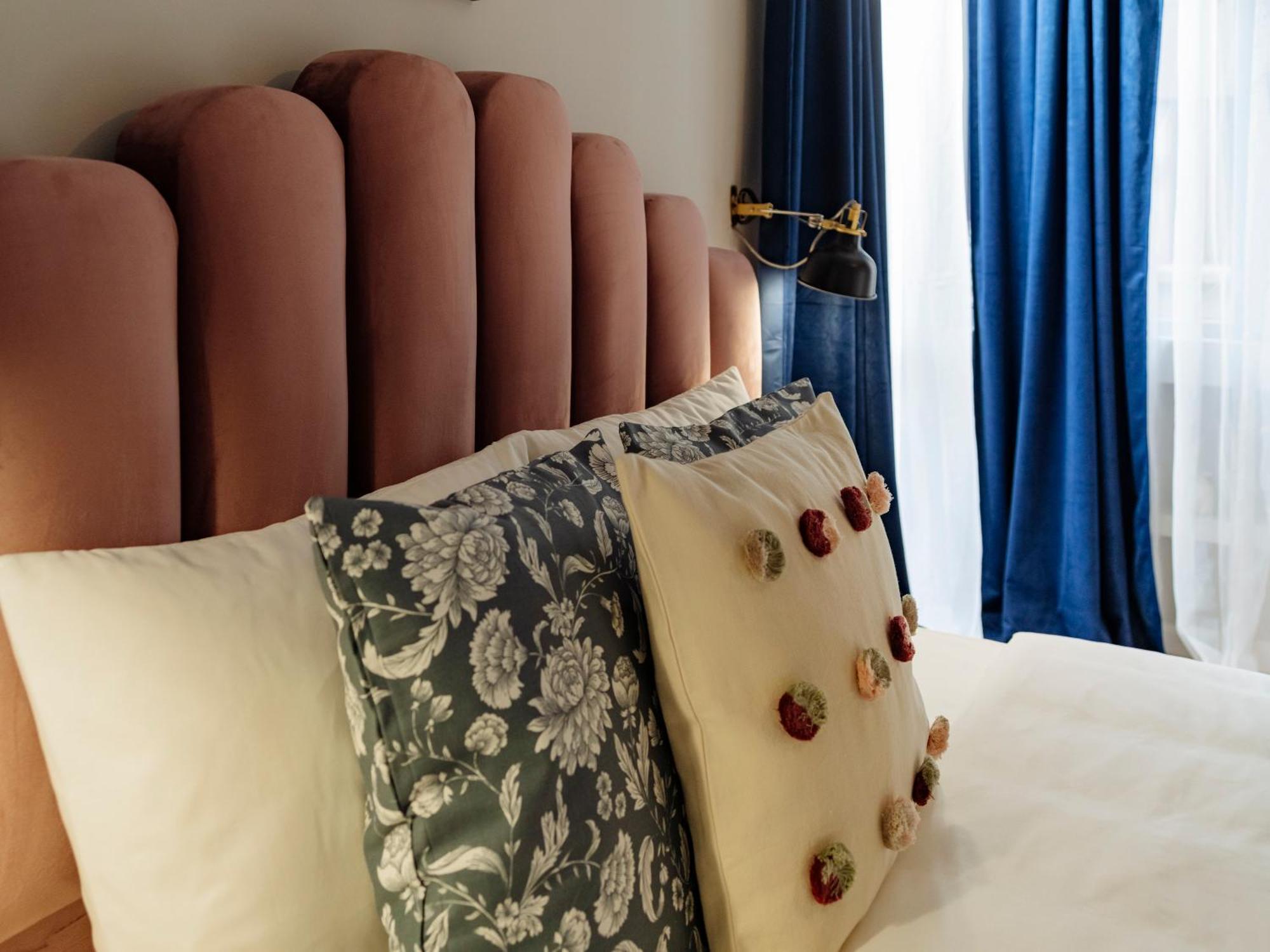 Petite Maison Sur Le Boulevard บูคาเรสต์ ภายนอก รูปภาพ