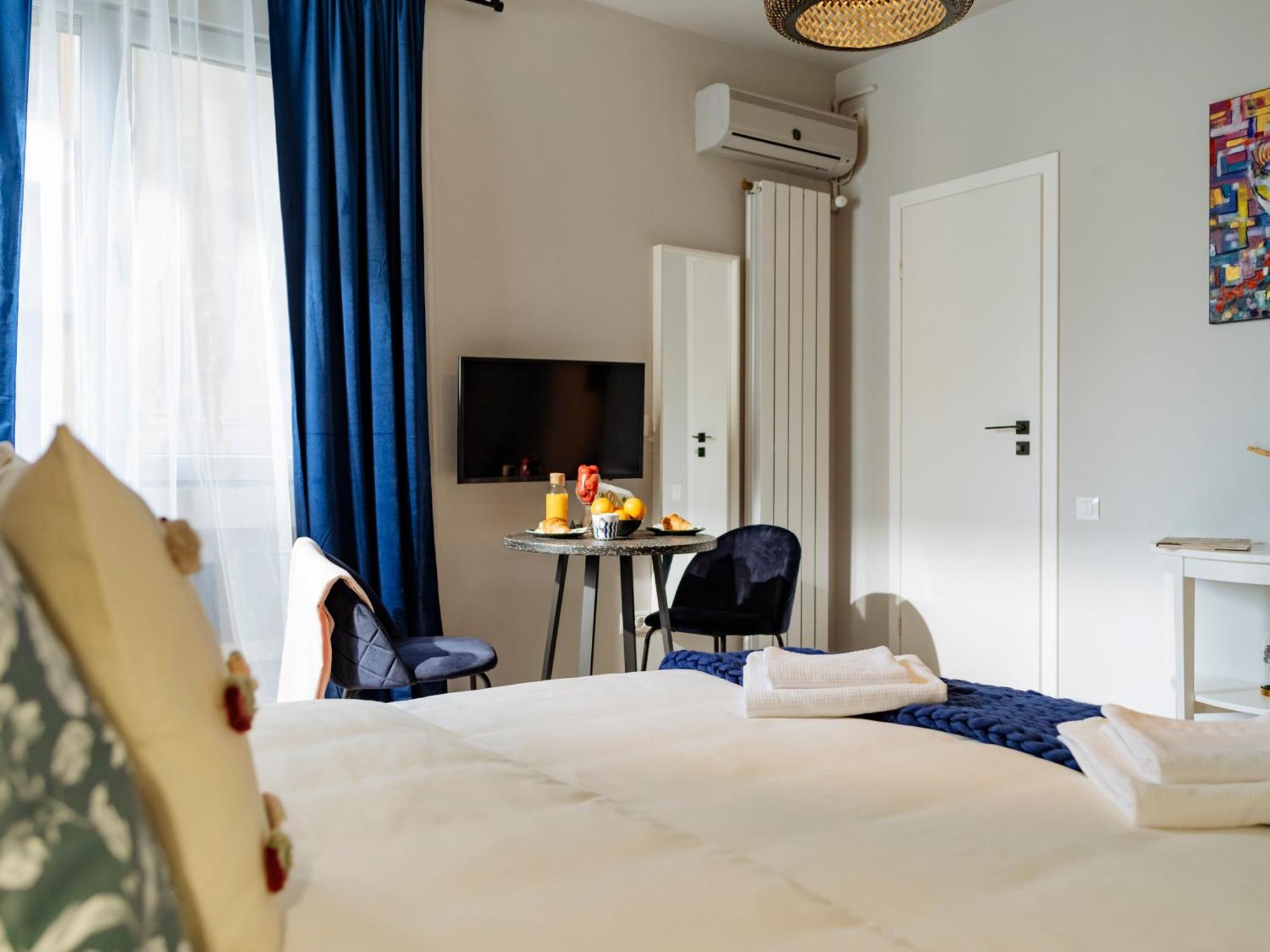 Petite Maison Sur Le Boulevard บูคาเรสต์ ภายนอก รูปภาพ