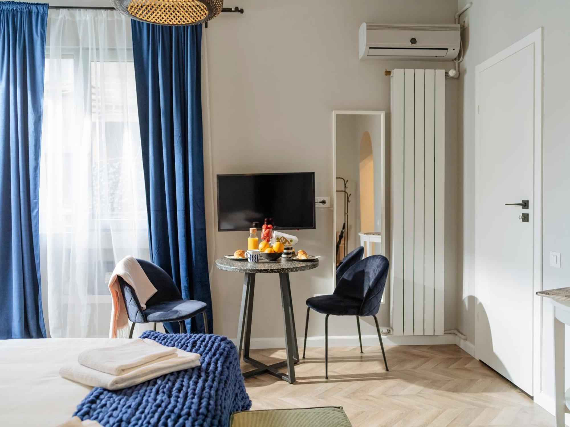 Petite Maison Sur Le Boulevard บูคาเรสต์ ภายนอก รูปภาพ